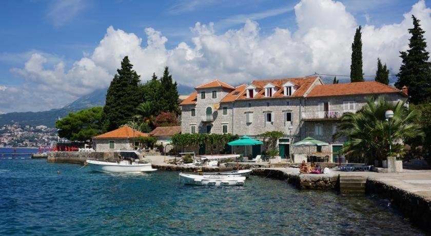 Glamping Peninsula Lustica Rose Villa Tivat Exteriör bild