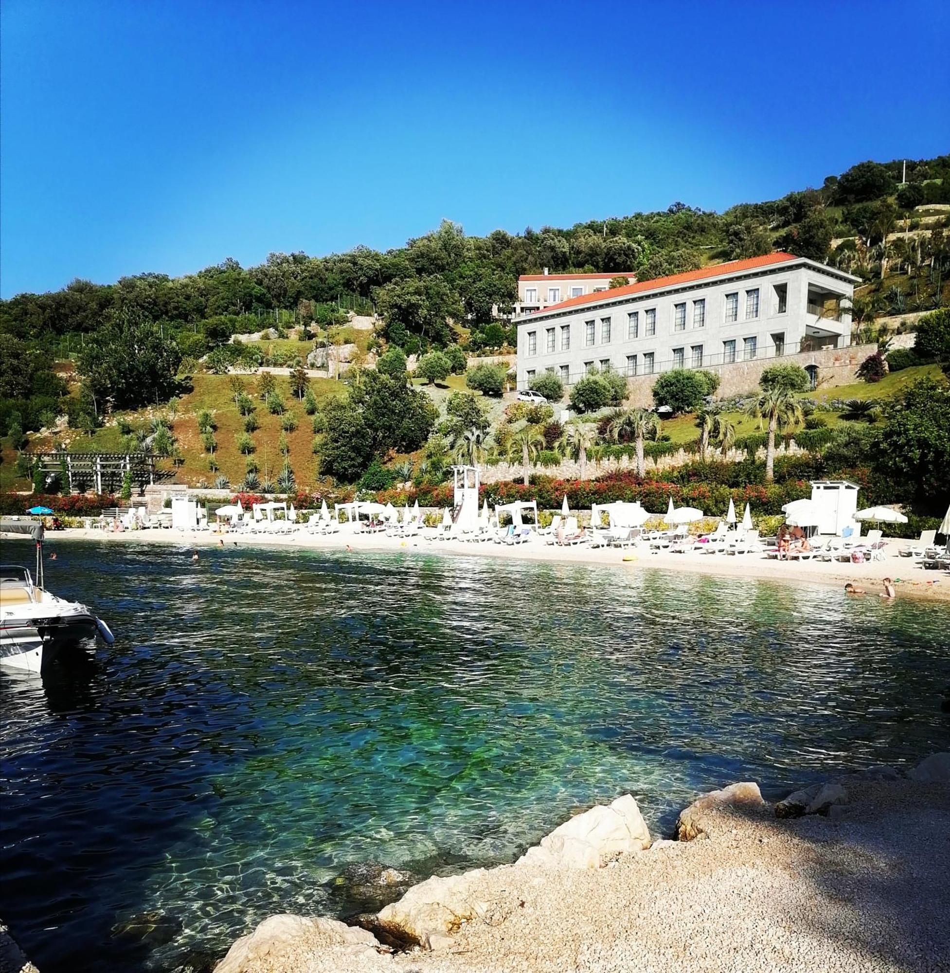 Glamping Peninsula Lustica Rose Villa Tivat Exteriör bild